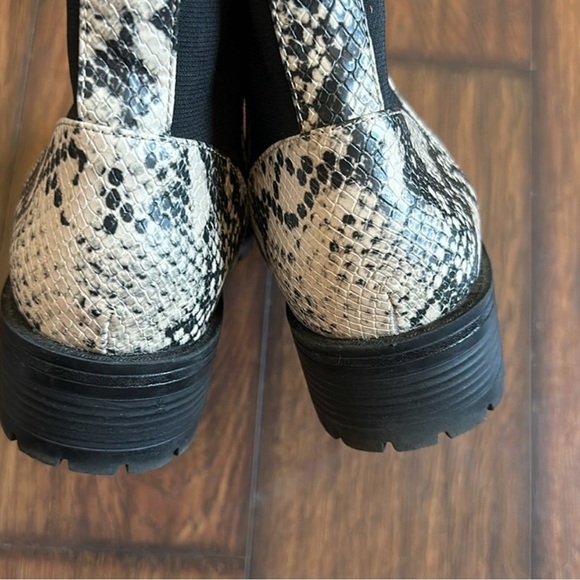 Universal Thread Danton snake Chelsea boots 9.5 - Picture 4 of 6